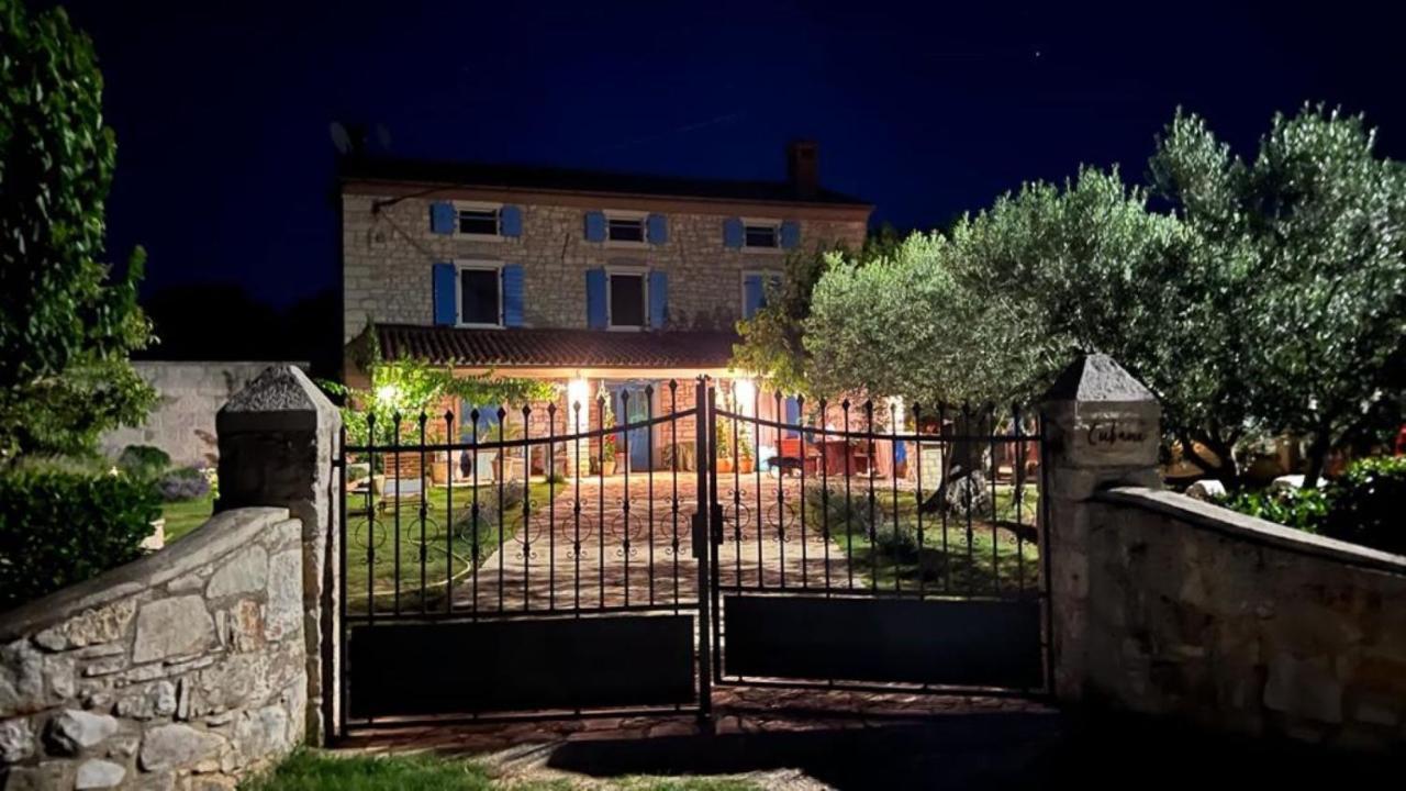 Farmhouse Cubani Bale Exterior photo